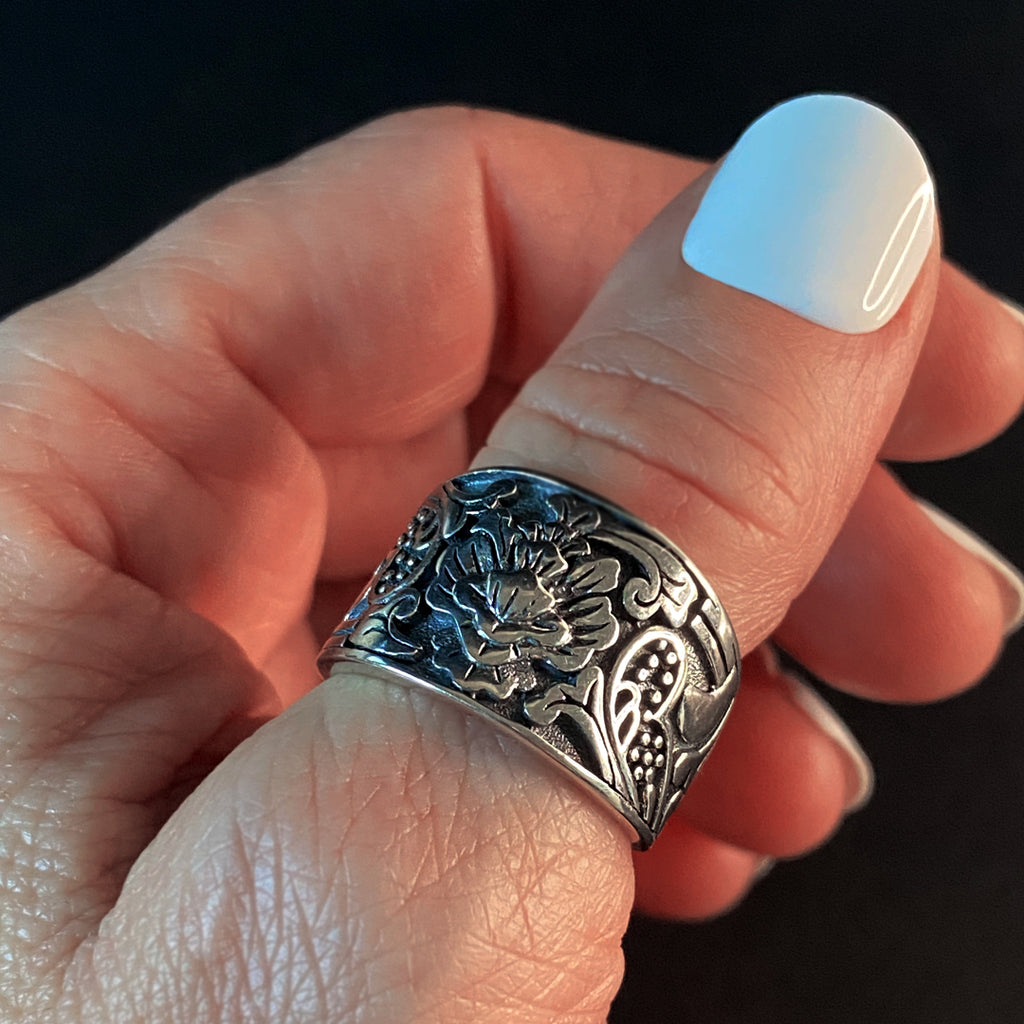 Anillo Bajo Relieve Lotus